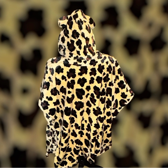 Wearable Hooded Throw Blanket Cheetah Animal Wrap Soft & Cozy Shawl Throw OS New - Picture 6 of 15
